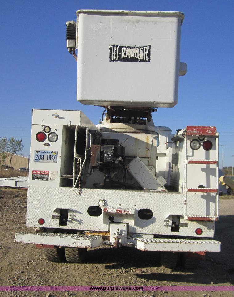 image for item D5719 1983 International 1854 bucket truck