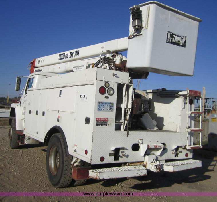 image for item D5719 1983 International 1854 bucket truck