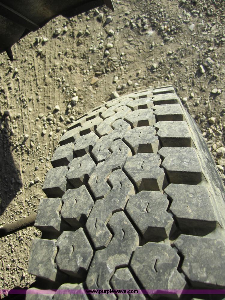 image for item D5719 1983 International 1854 bucket truck