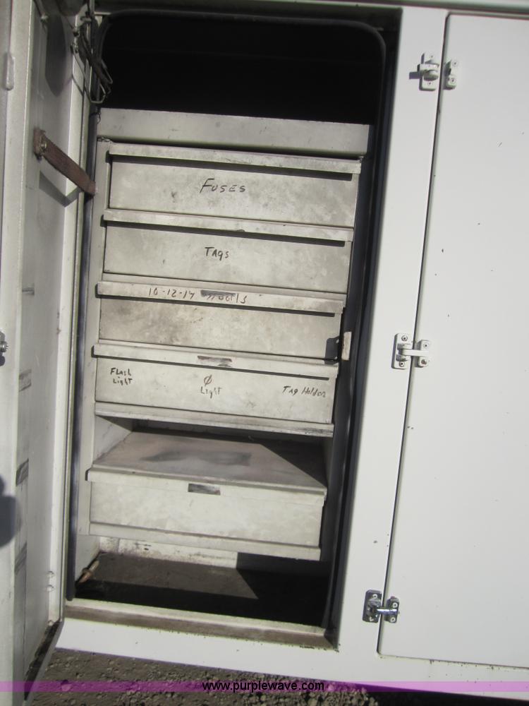 image for item D5719 1983 International 1854 bucket truck