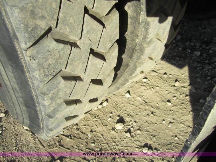 image for item D5719 1983 International 1854 bucket truck