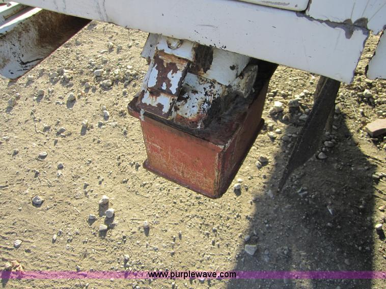 image for item D5719 1983 International 1854 bucket truck