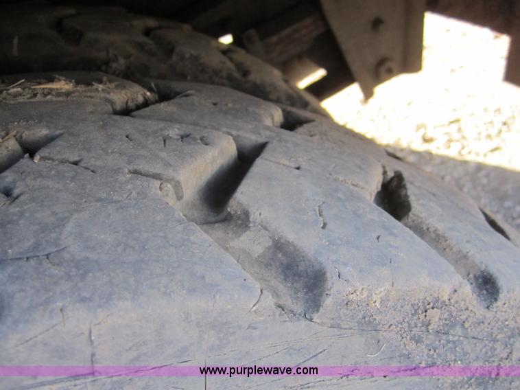 image for item D5719 1983 International 1854 bucket truck