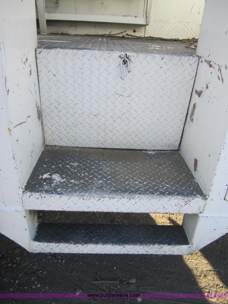 image for item D5719 1983 International 1854 bucket truck