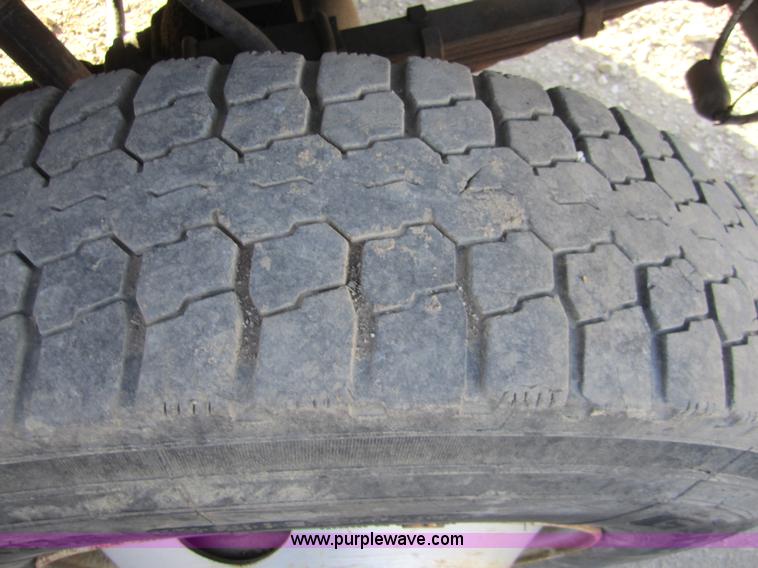 image for item D5719 1983 International 1854 bucket truck