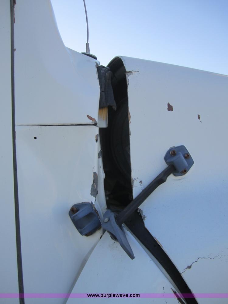 image for item D5719 1983 International 1854 bucket truck