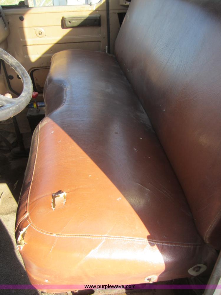 image for item D5719 1983 International 1854 bucket truck