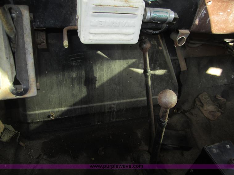 image for item D5719 1983 International 1854 bucket truck