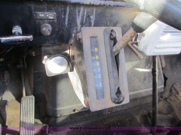 image for item D5719 1983 International 1854 bucket truck