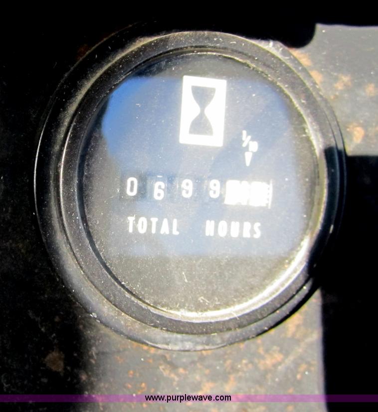 image for item D5719 1983 International 1854 bucket truck