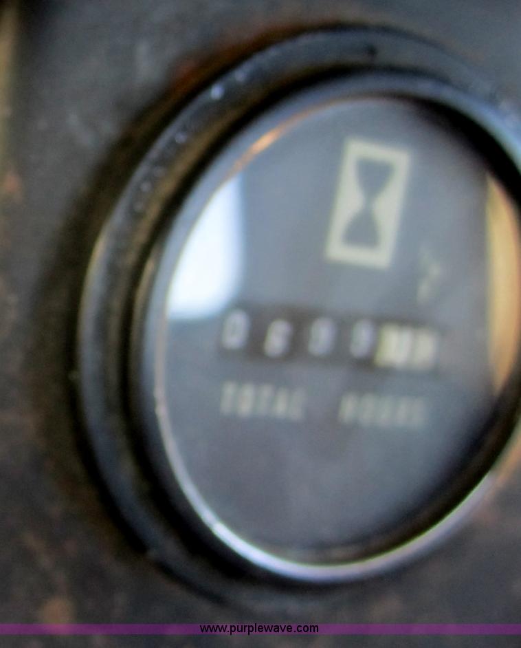 image for item D5719 1983 International 1854 bucket truck