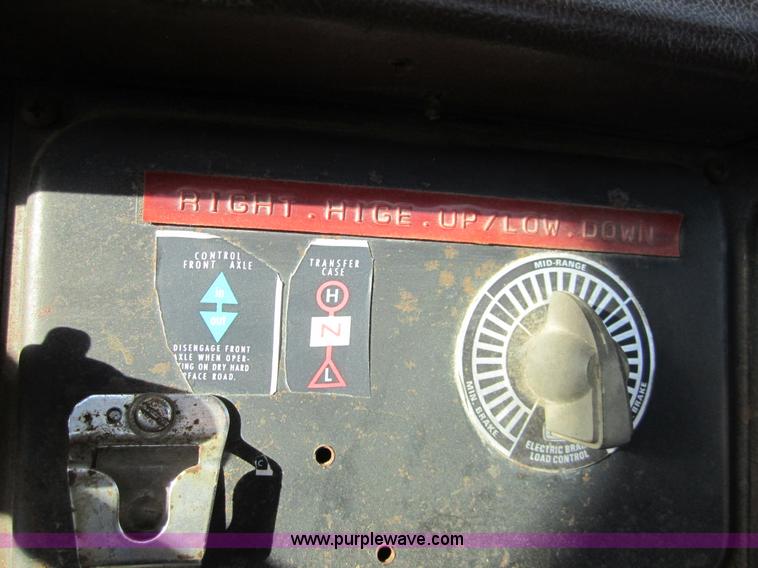 image for item D5719 1983 International 1854 bucket truck