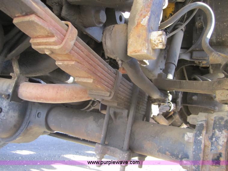 image for item D5719 1983 International 1854 bucket truck