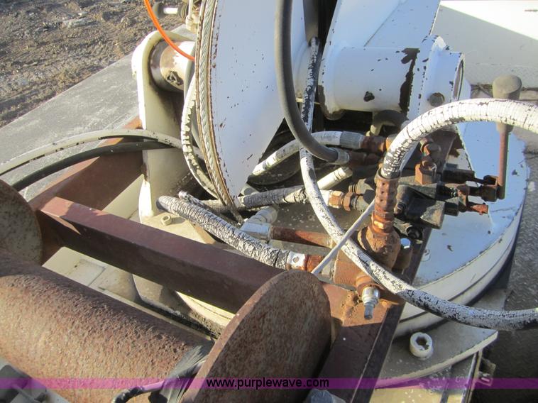 image for item D5719 1983 International 1854 bucket truck