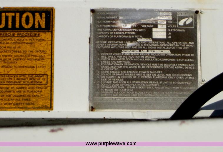 image for item D5719 1983 International 1854 bucket truck