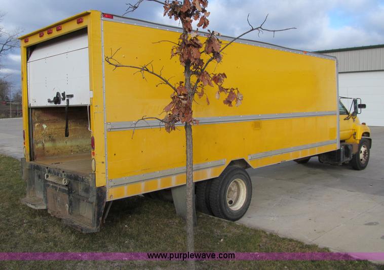 image for item D7013 1999 GMC C6500 van truck