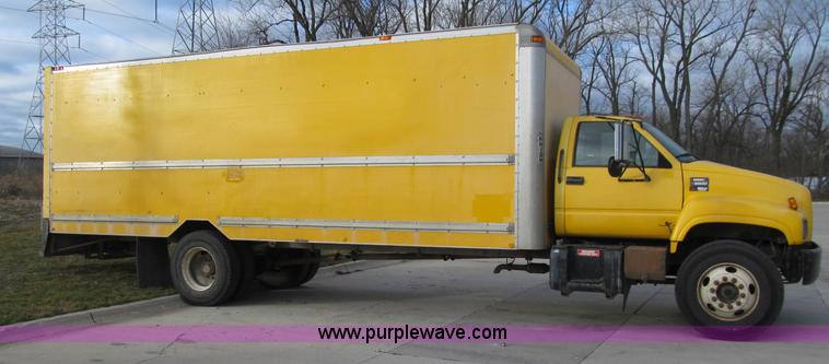 image for item D7013 1999 GMC C6500 van truck