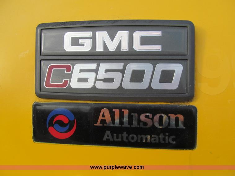 image for item D7013 1999 GMC C6500 van truck