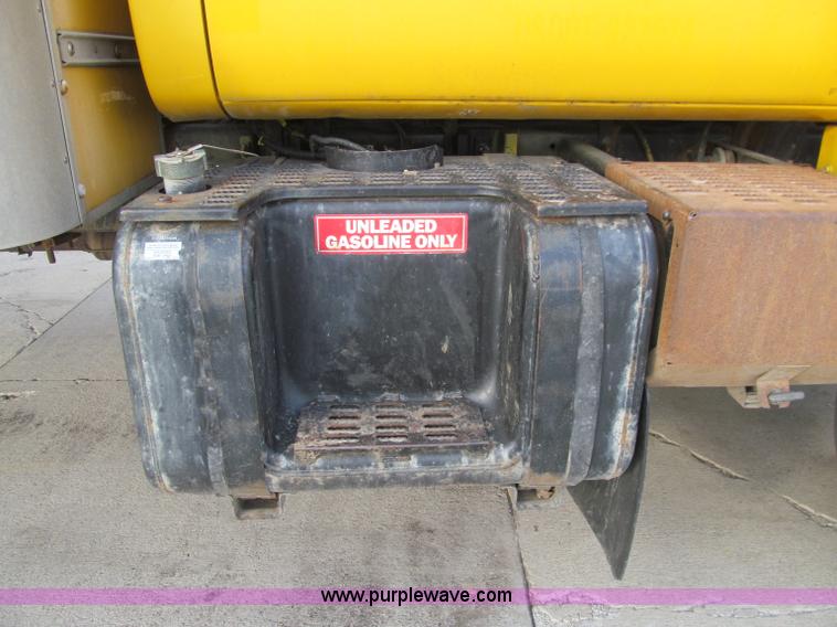 image for item D7013 1999 GMC C6500 van truck