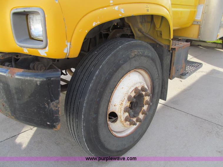 image for item D7013 1999 GMC C6500 van truck