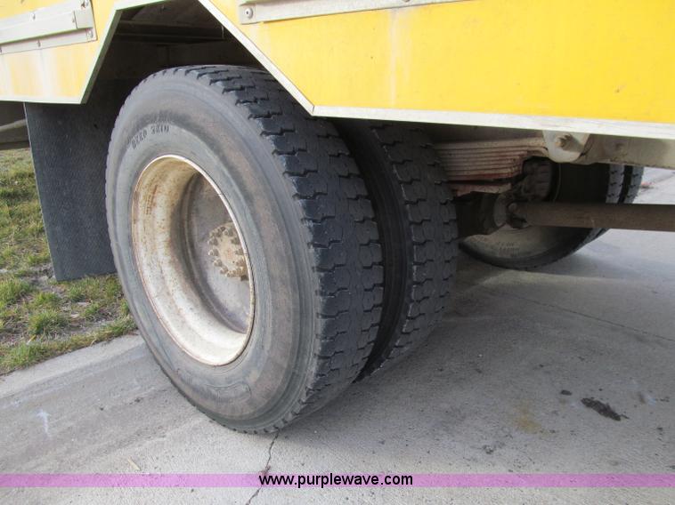 image for item D7013 1999 GMC C6500 van truck