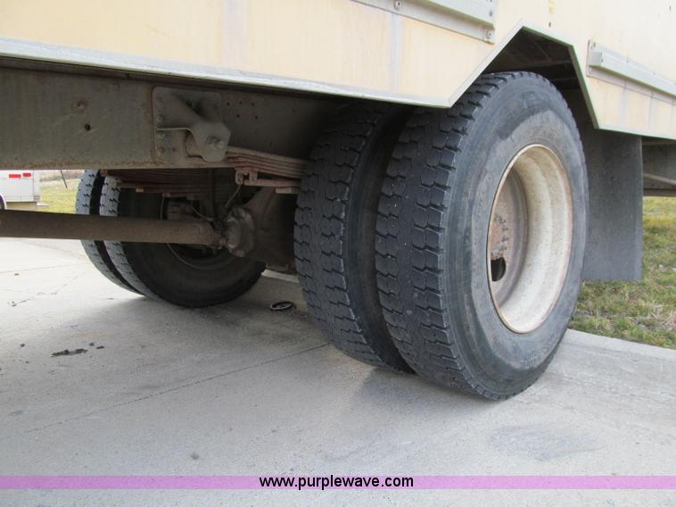 image for item D7013 1999 GMC C6500 van truck