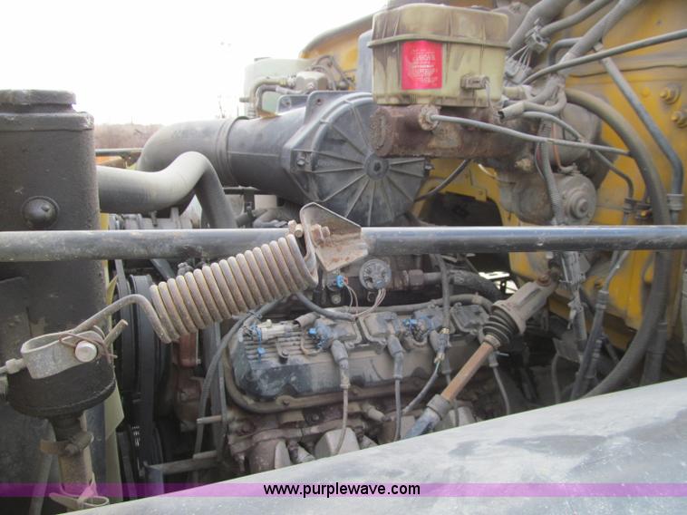 image for item D7013 1999 GMC C6500 van truck