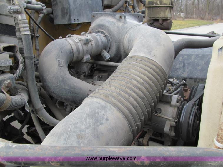 image for item D7013 1999 GMC C6500 van truck