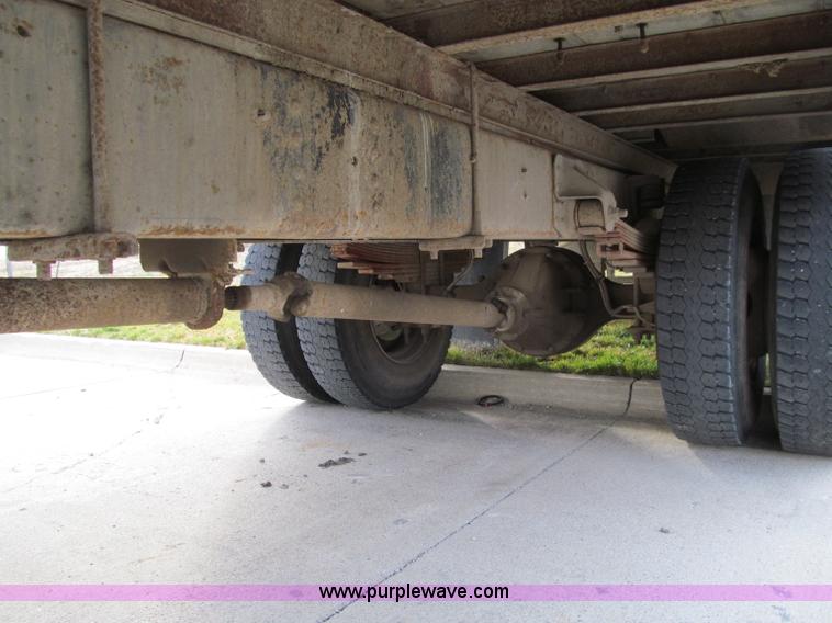 image for item D7013 1999 GMC C6500 van truck