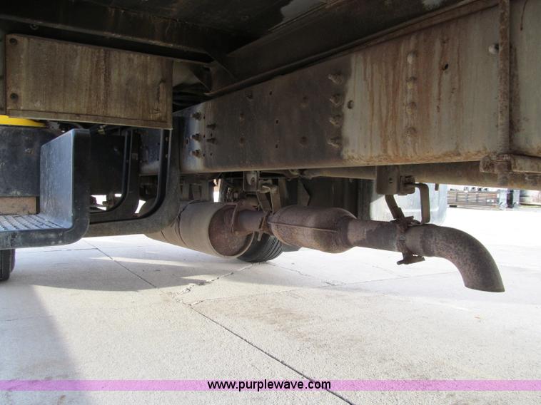 image for item D7013 1999 GMC C6500 van truck