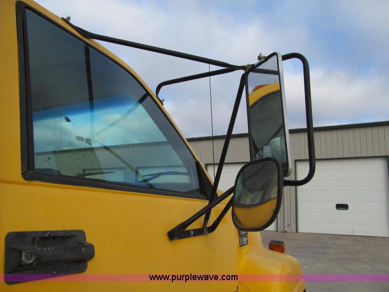 image for item D7013 1999 GMC C6500 van truck