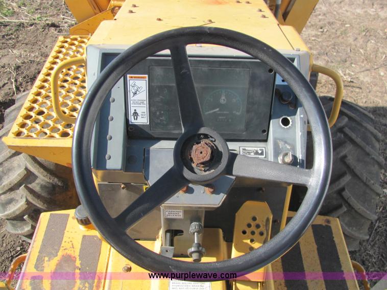 image for item E2606 1996 Case 560 trencher