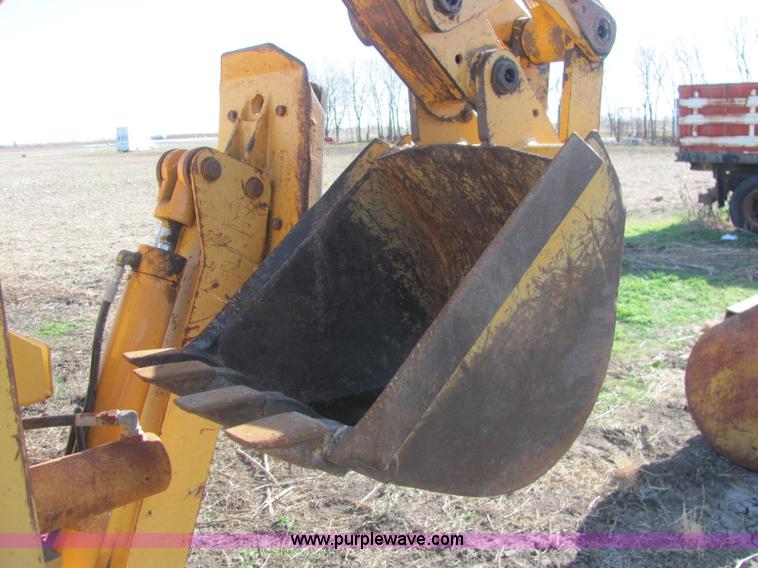 image for item E2606 1996 Case 560 trencher