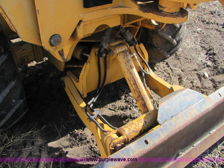 image for item E2606 1996 Case 560 trencher