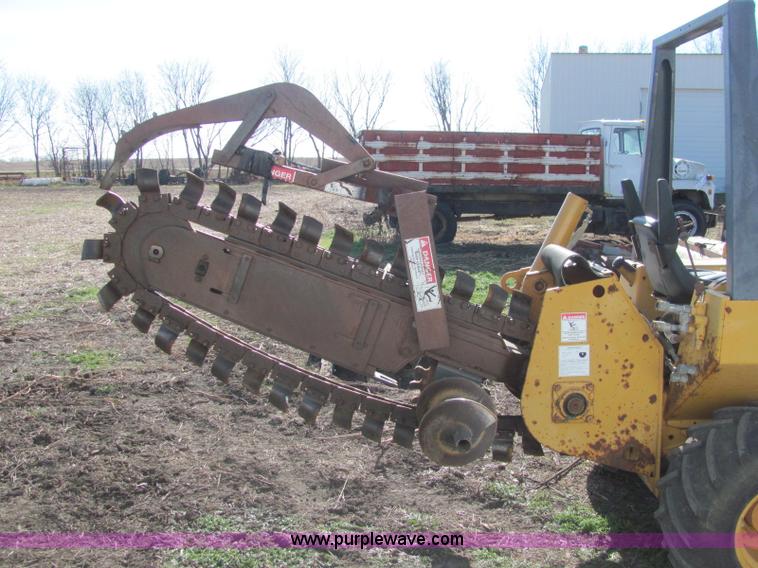 image for item E2606 1996 Case 560 trencher