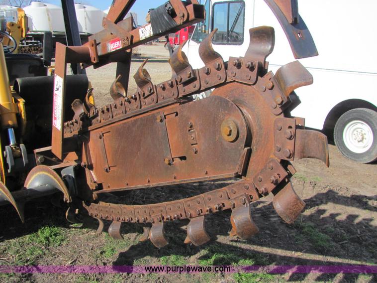image for item E2606 1996 Case 560 trencher