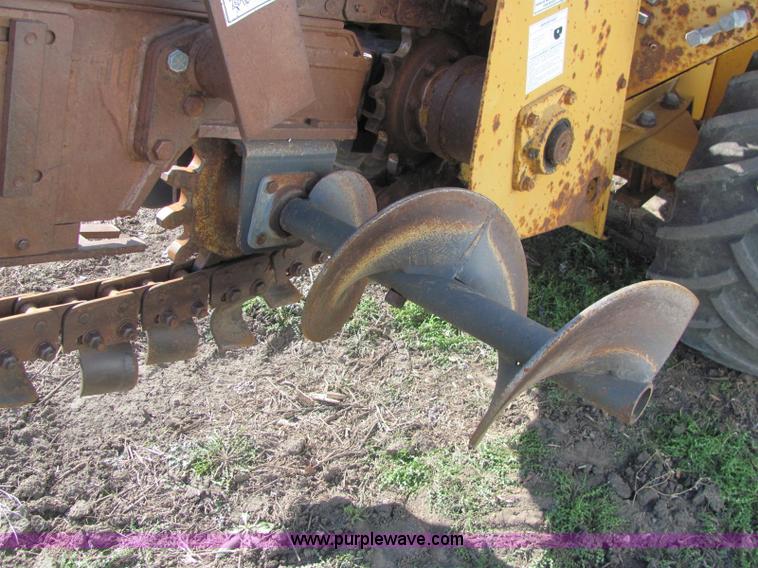 image for item E2606 1996 Case 560 trencher