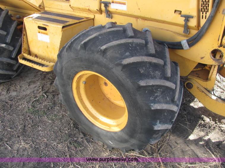 image for item E2606 1996 Case 560 trencher