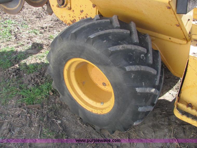image for item E2606 1996 Case 560 trencher
