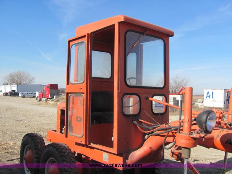 image for item E2609 1952 Allis Chalmers D motor grader