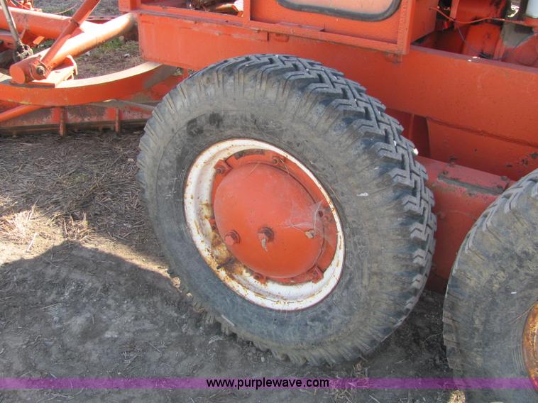 image for item E2609 1952 Allis Chalmers D motor grader