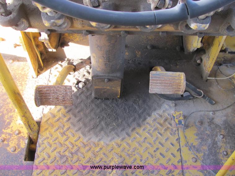 image for item E2665 Caterpillar 12 motor grader