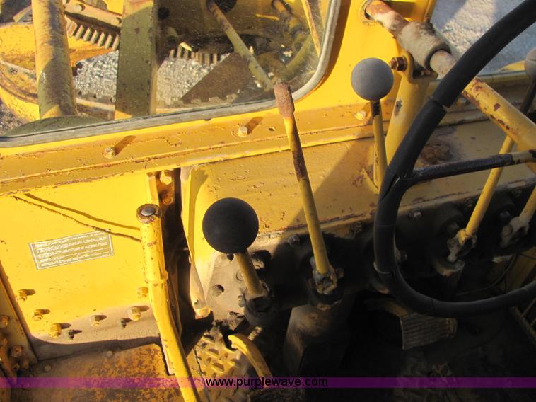 image for item E2665 Caterpillar 12 motor grader