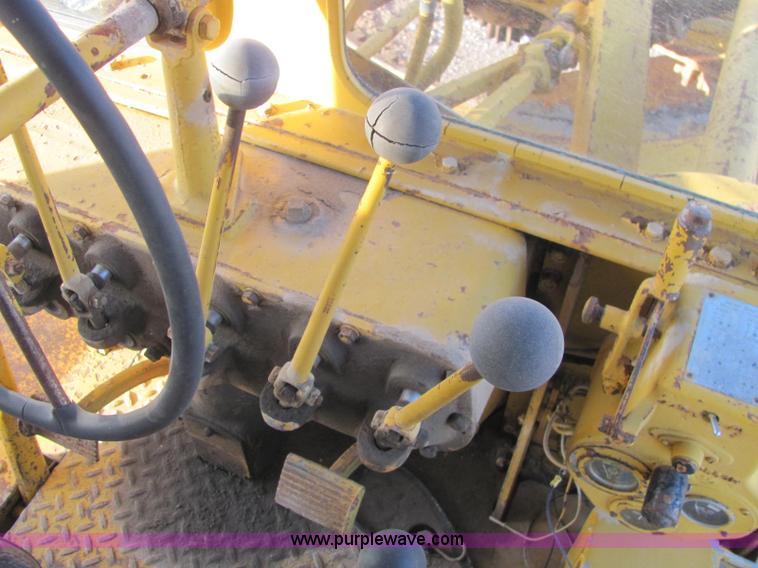 image for item E2665 Caterpillar 12 motor grader