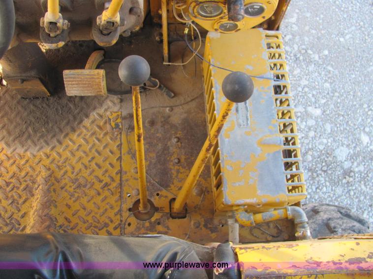 image for item E2665 Caterpillar 12 motor grader