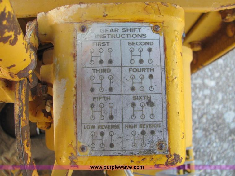 image for item E2665 Caterpillar 12 motor grader