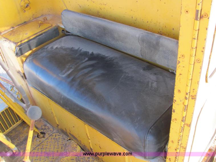 image for item E2665 Caterpillar 12 motor grader