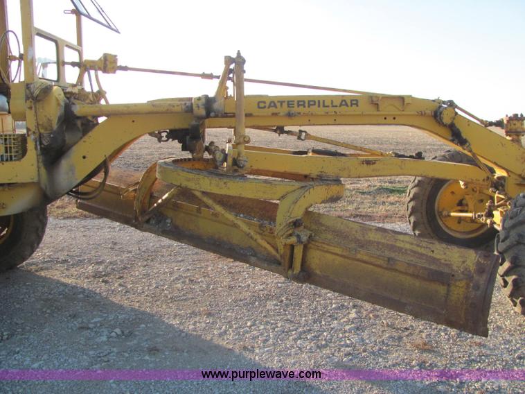 image for item E2665 Caterpillar 12 motor grader