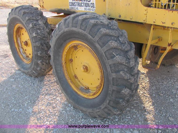 image for item E2665 Caterpillar 12 motor grader