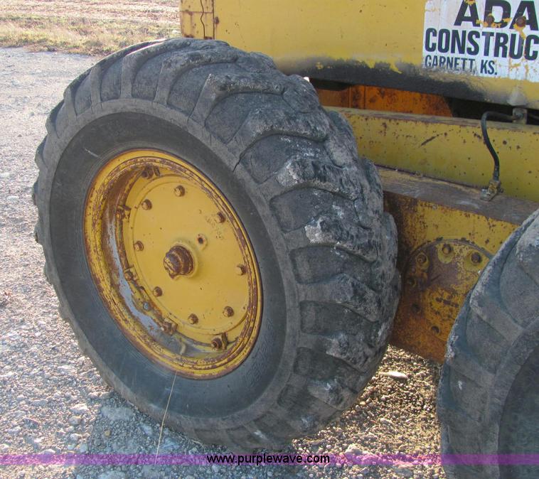 image for item E2665 Caterpillar 12 motor grader